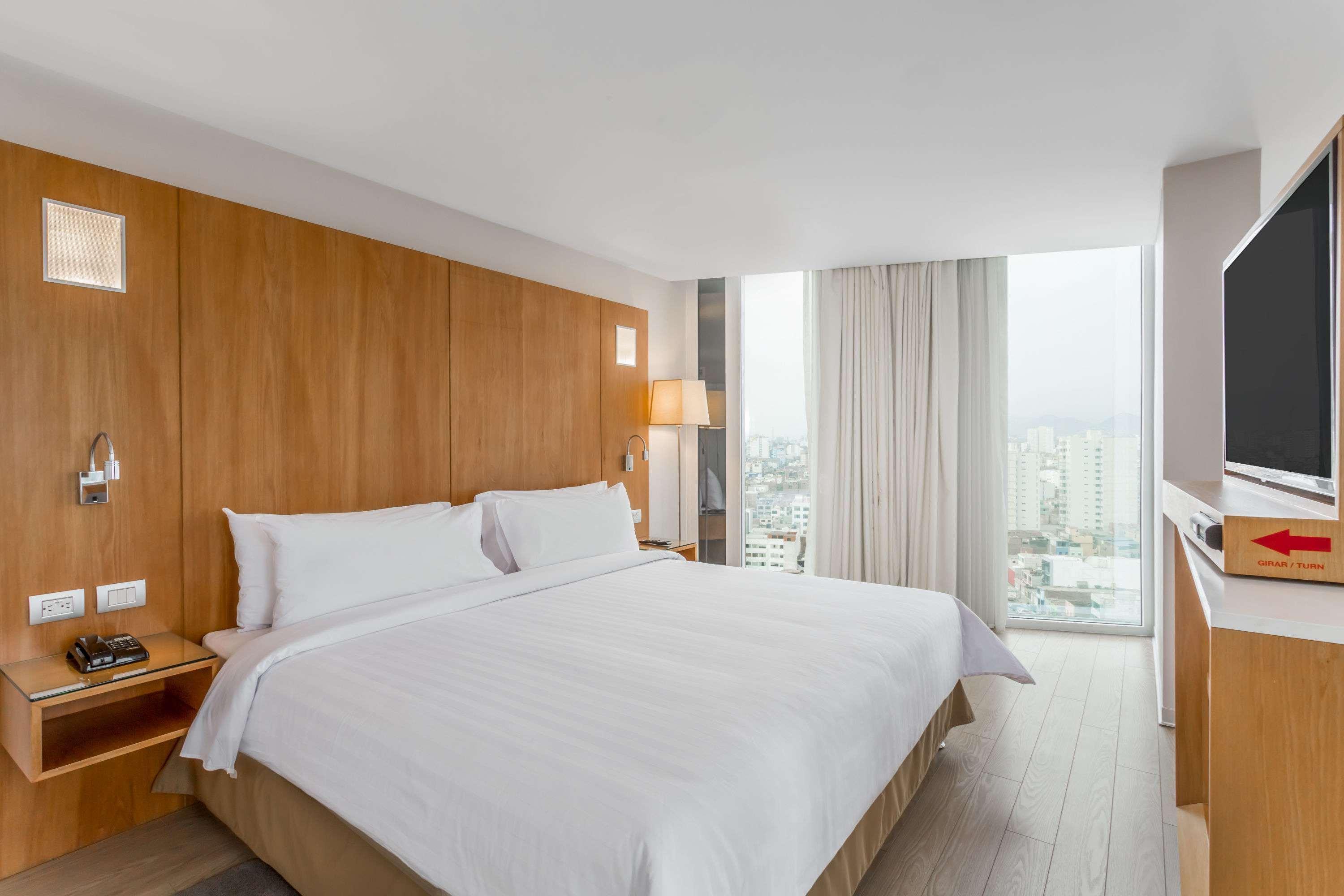 Ramada Encore By Wyndham Lima San Isidro Exterior foto